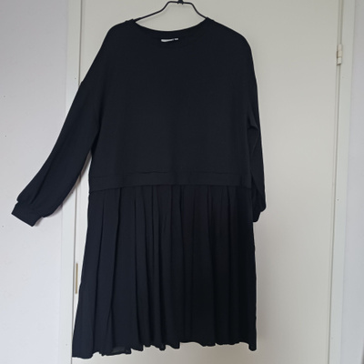 Musta ONLY CARMAKOMA MEKKO 46-48
