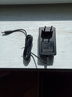 Virtalähde 12V, 2.5A, 30W, 30VA, 5mm x 2,5mm plug.