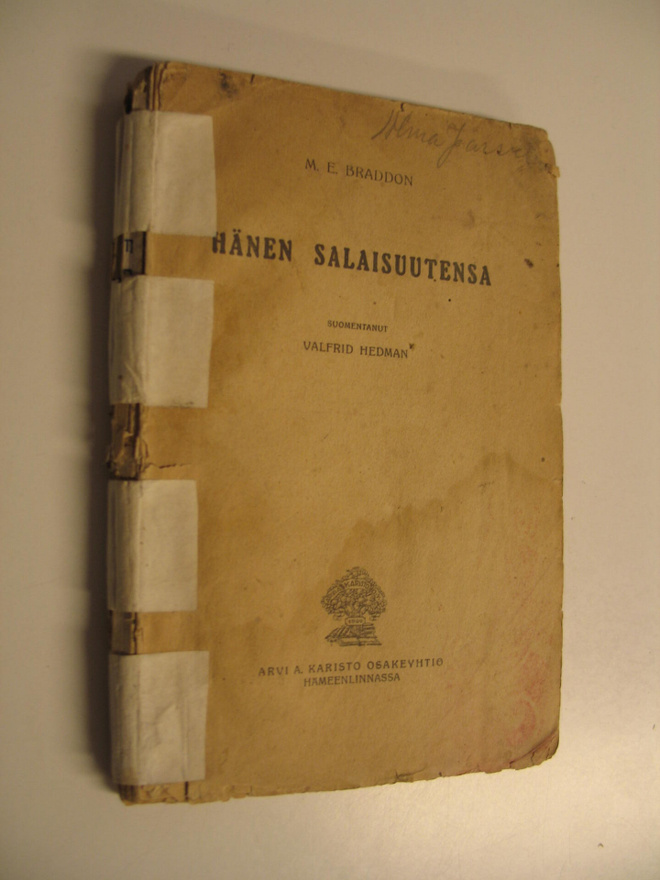 M. E. Braddon : Hänen salaisuutensa