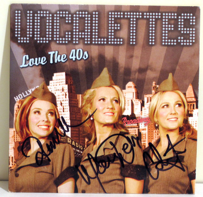 Vocalettes Love the 40s signeerattu cd-single