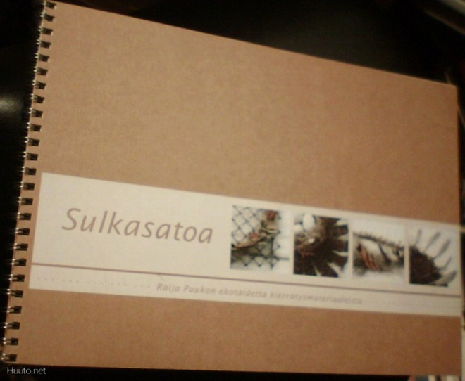 Raija Puukko: Sulkasatoa (ekotaidetta kierrätysmat.)Sis.pk:t