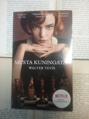 Walter Tevis - Musta kuningatar (pokkari)