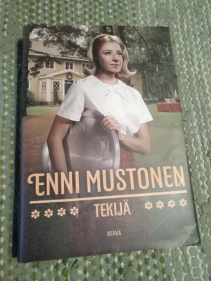 Enni Mustonen: Tekijä