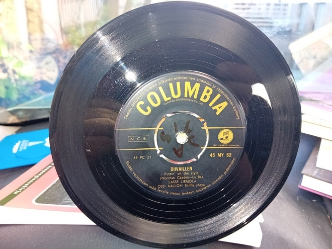 7" single Lasse Liemola  : Diivaillen ( SIS POSTIKULU  )