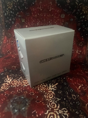 UUSI ja avaamaton GBA SP Harmaa