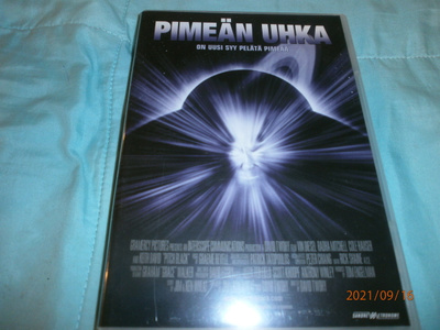 PIMEÄN UHKA  - DVD