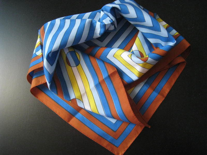 Huivi polyester  pieni monivärinen geometriset kuviot