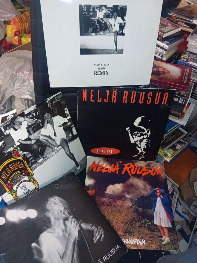 4 kpl LP + maxisingle NELJÄ RUUSUA  ( SIS POSTIKULU )