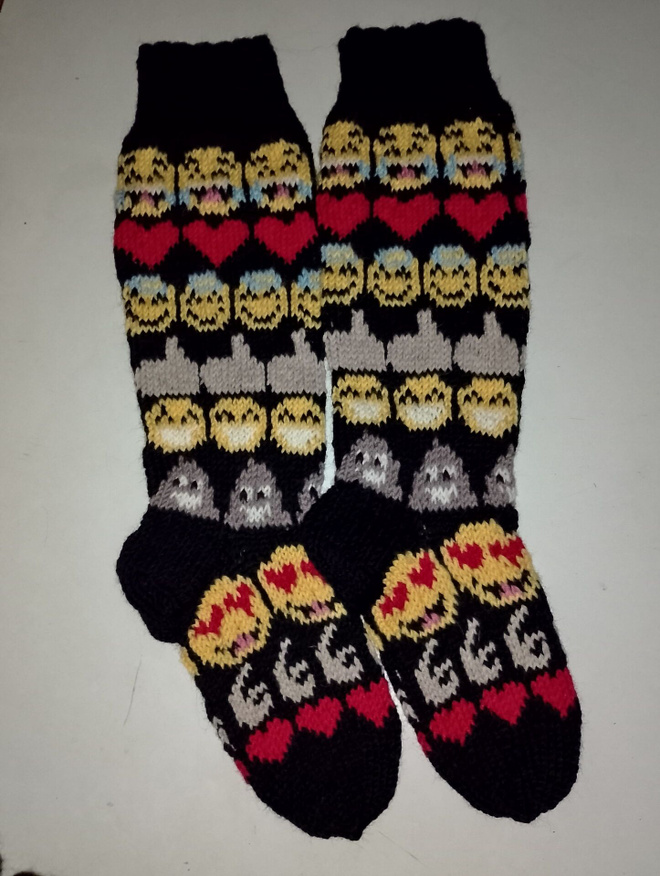 Emojisukat