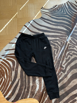 Nike mustat collegehousut L