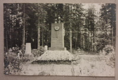 Koskenpää: 1928 Sankaripatsas *** (668)