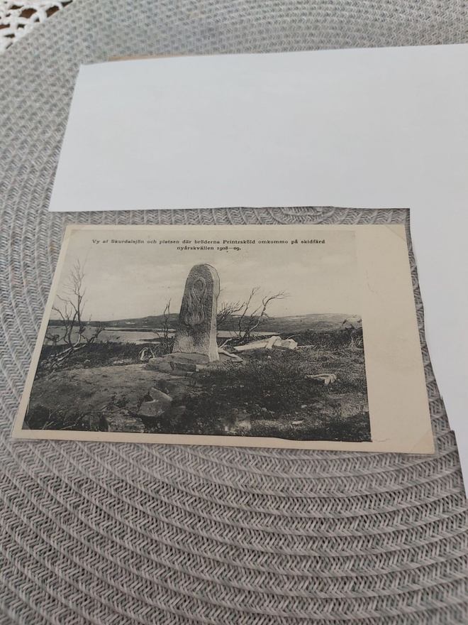 2 Muistomerkki