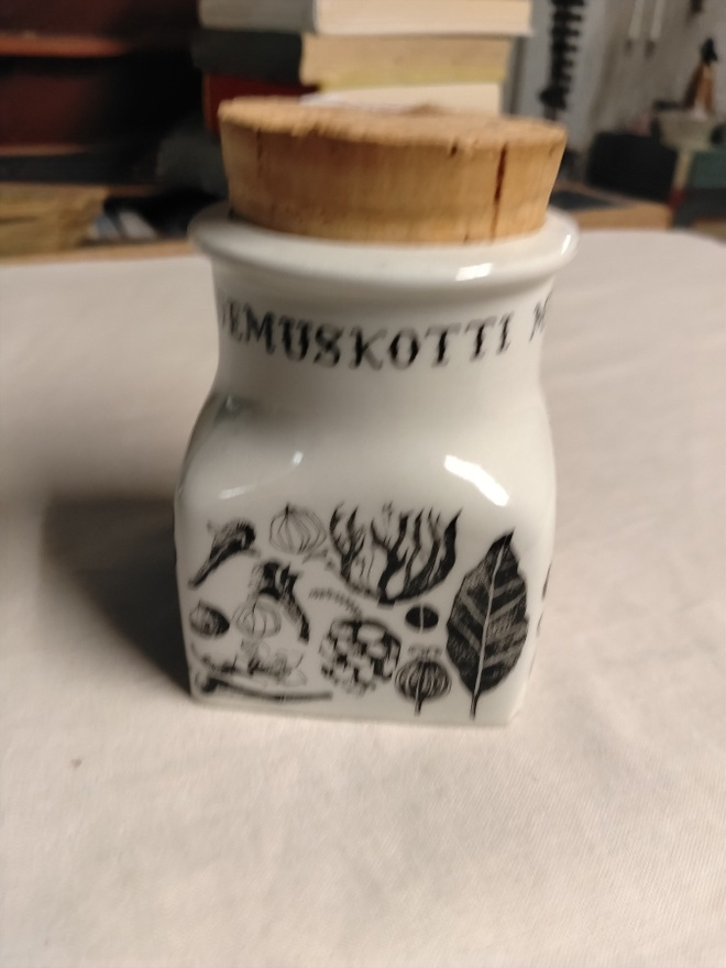 esteri tomula maustepurkki muskotti