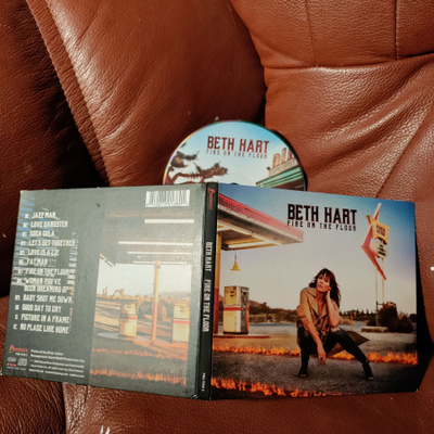 BETH HART -fire on the floor CD.