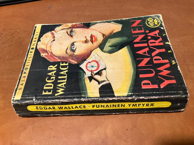 RIKSIN SARJA 17 WALLACE PUNAINEN YMPYRÄ