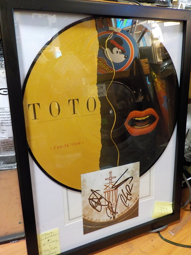 TOTO TAULU NELJÄLLÄ NIMMARILLA