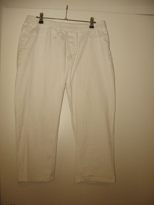 valkoiset capri-housut 48