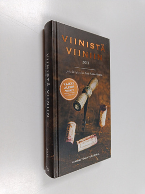 Juha Berglund : Viinistä viiniin 2011 : viininystävän vuo...