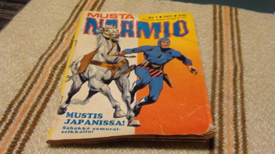 MUSTANAAMIO nro 7 / 1977