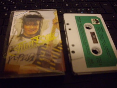 C-kasetti :  FINN POM ( Costello Hautamäki & Popeda ) Sis.pk