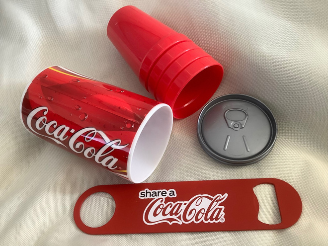 Coca-Cola retkimukit neljälle