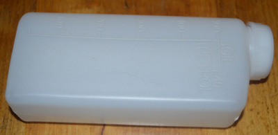 2-tahtiöljyn sekoituspullo (1:40, 500 ml)