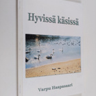 Varpu Haapasaari : Hyvissä käsissä (signeerattu) - pikkukuva 1