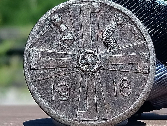Vapaussodan 1918 muistomitali.  Suunnittelija : Akseli Gallé