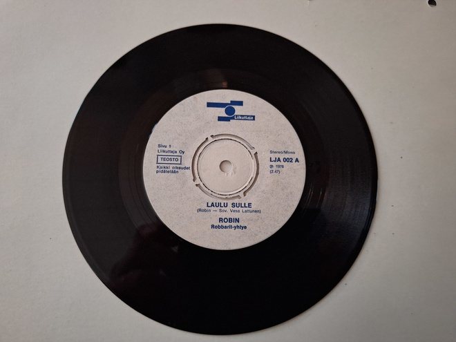 ROBIN Sinkku LAULU SULLE ( LJA 002 )
