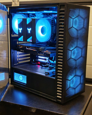 Pelitietokone Intel i7-8700K + AMD Radeon 6600XT 8GB