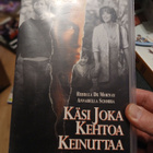 Käsi joka kehtoa keinuttaa vhs - pikkukuva 1