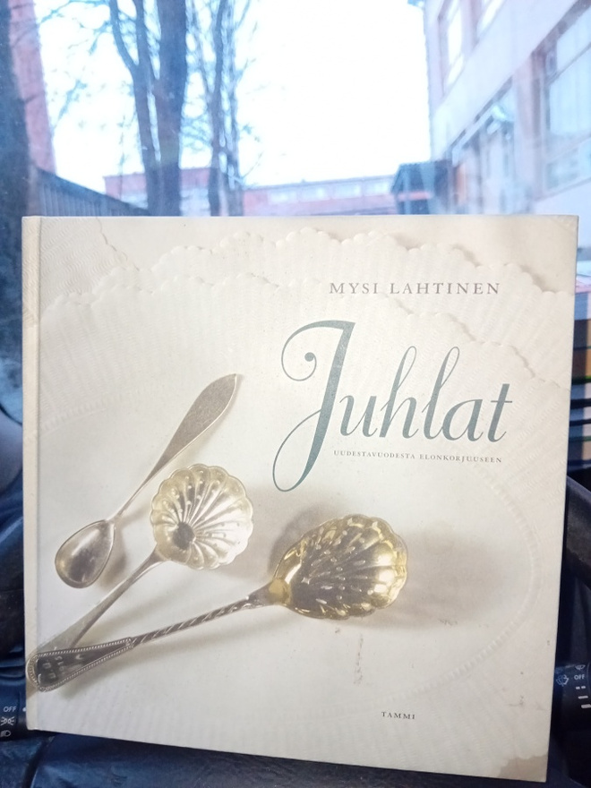 Mysi Lahtinen  : Juhlat ( SIS POSTIKULU  )