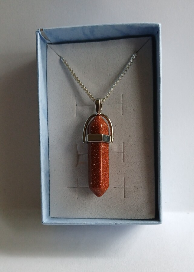 Kimalteleva Kultavirta Chakra & Hopeaketju