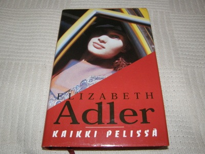 Elizabeth Adler Kaikki pelissä -sid