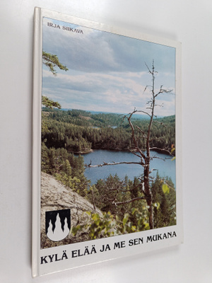 Irja Siikava : Kylä elää ja me sen mukana