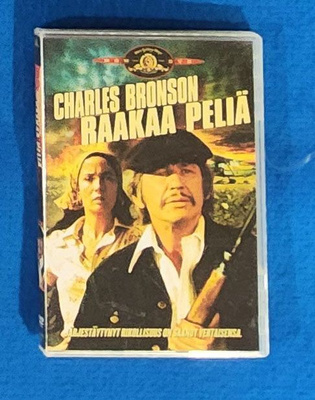 Raakaa peliä