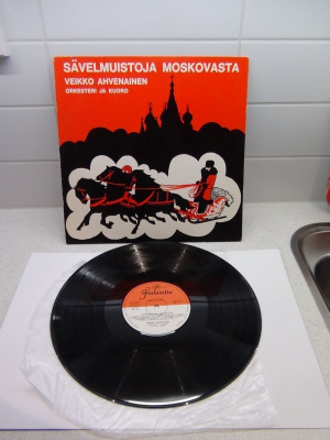 VEIKKO AHVENAINEN , SÄVELMUISTOJA MOSKOVASTA