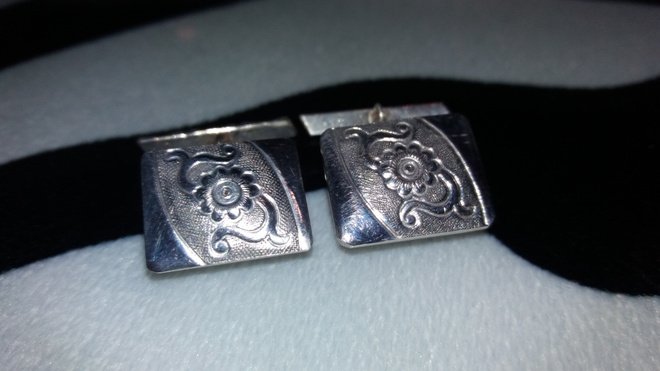 Vintage desing  hopeaa kalvosinnapit 875