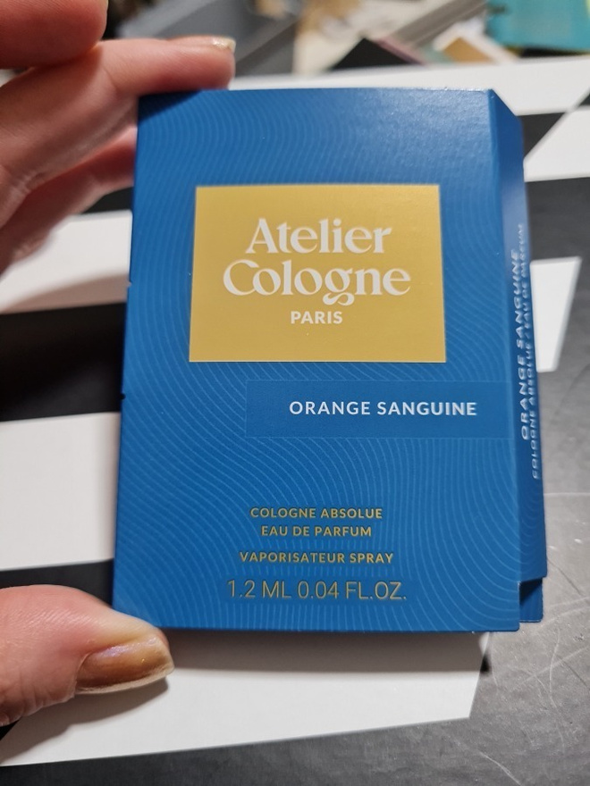 Hajuvesinäyte Atelier Cologne edp Orange Sanguine
