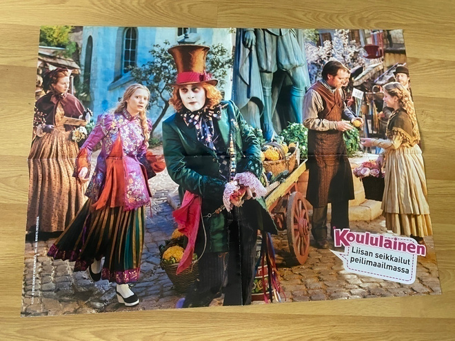 Johnny Depp Alice Through the Looking Glass juliste