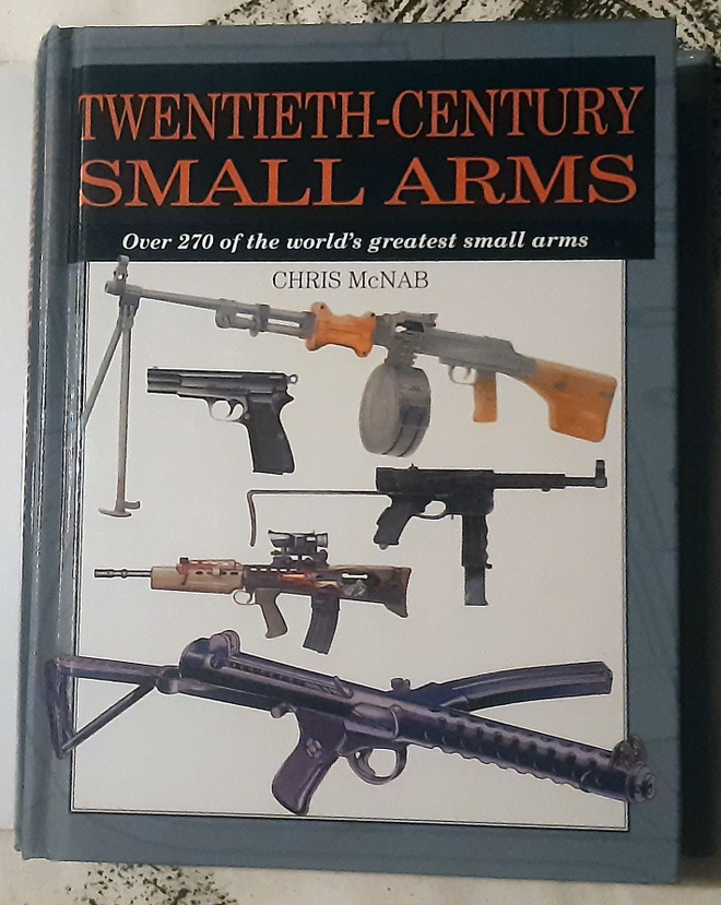 Chris McNab - Twentieth-Century Small Arms - 320 sivua