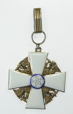 Commander of the White Rose with swords