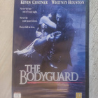 The Bodyguard UUSI Kevin Costner Whitney Houston - pikkukuva 1
