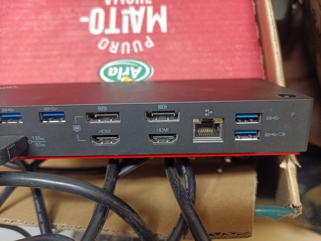 THINKPAD tHUNDERBOLT Lenovo PAKETTI KAHDELLA LATURILLA JOHTO