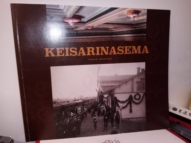 Sanna Stenroos : Keisarinasema ( SIS POSTIKULU)