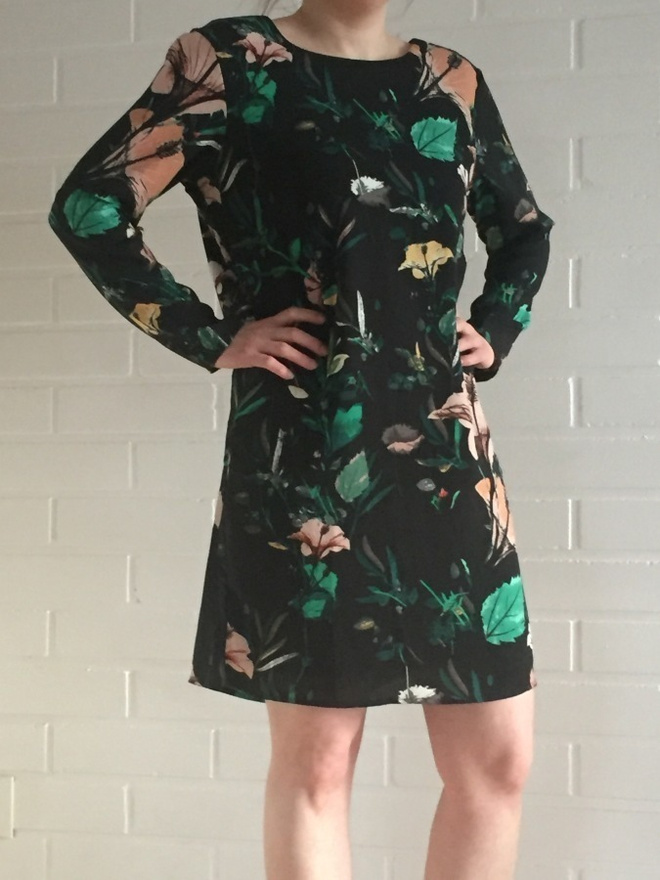 Only musta / värikäs kukka mekko 40