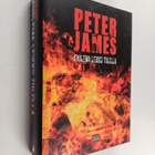 Peter James : Kuolema leikkii tulella - pikkukuva 1