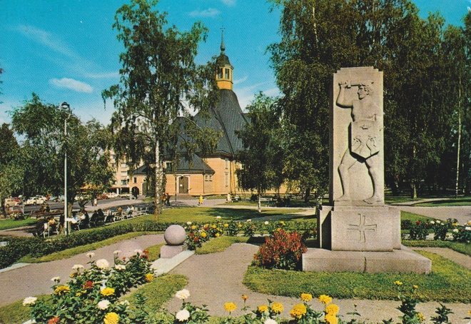 Lappeenranta: Sankaripatsas ja Lappeen kirkko
