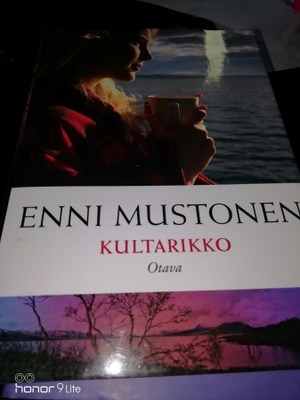 Enni mustonen Kultarikko