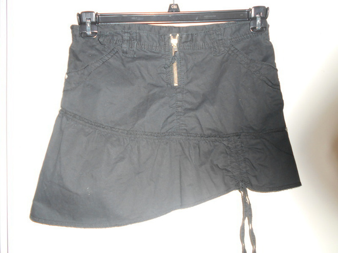 Musta H&M vinohelmainen hame 38